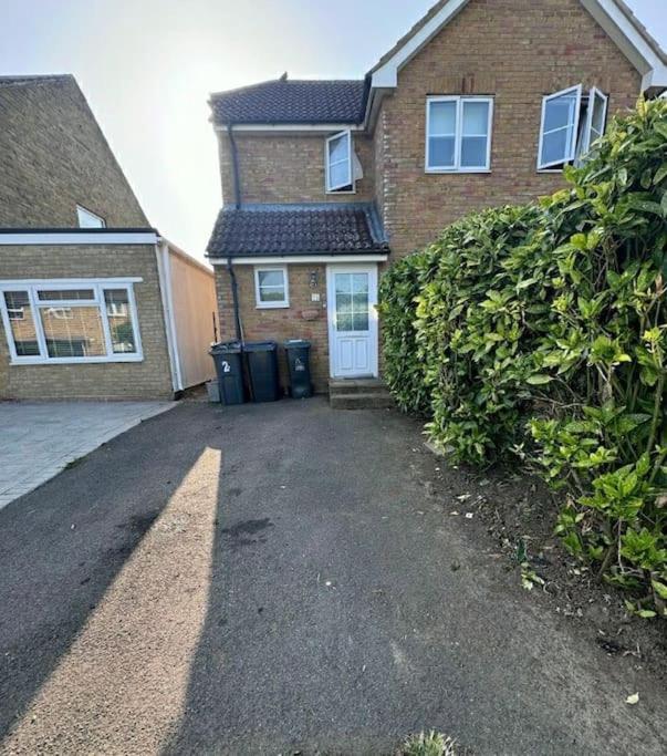 4 Bed Spacious House Apartment *